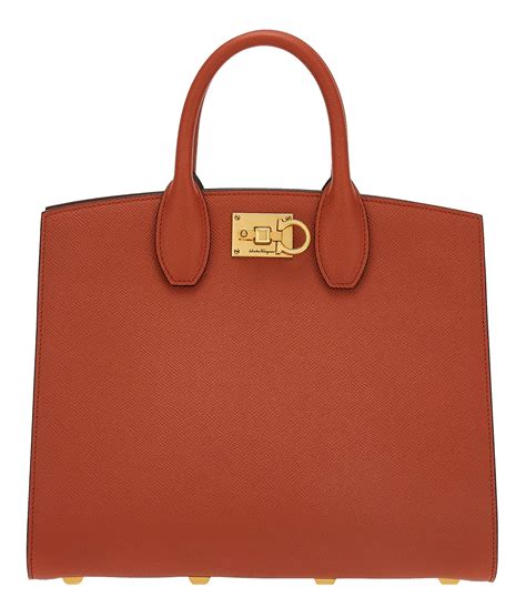 marca de bolsa ferragamo|bolso ferragamo dama.